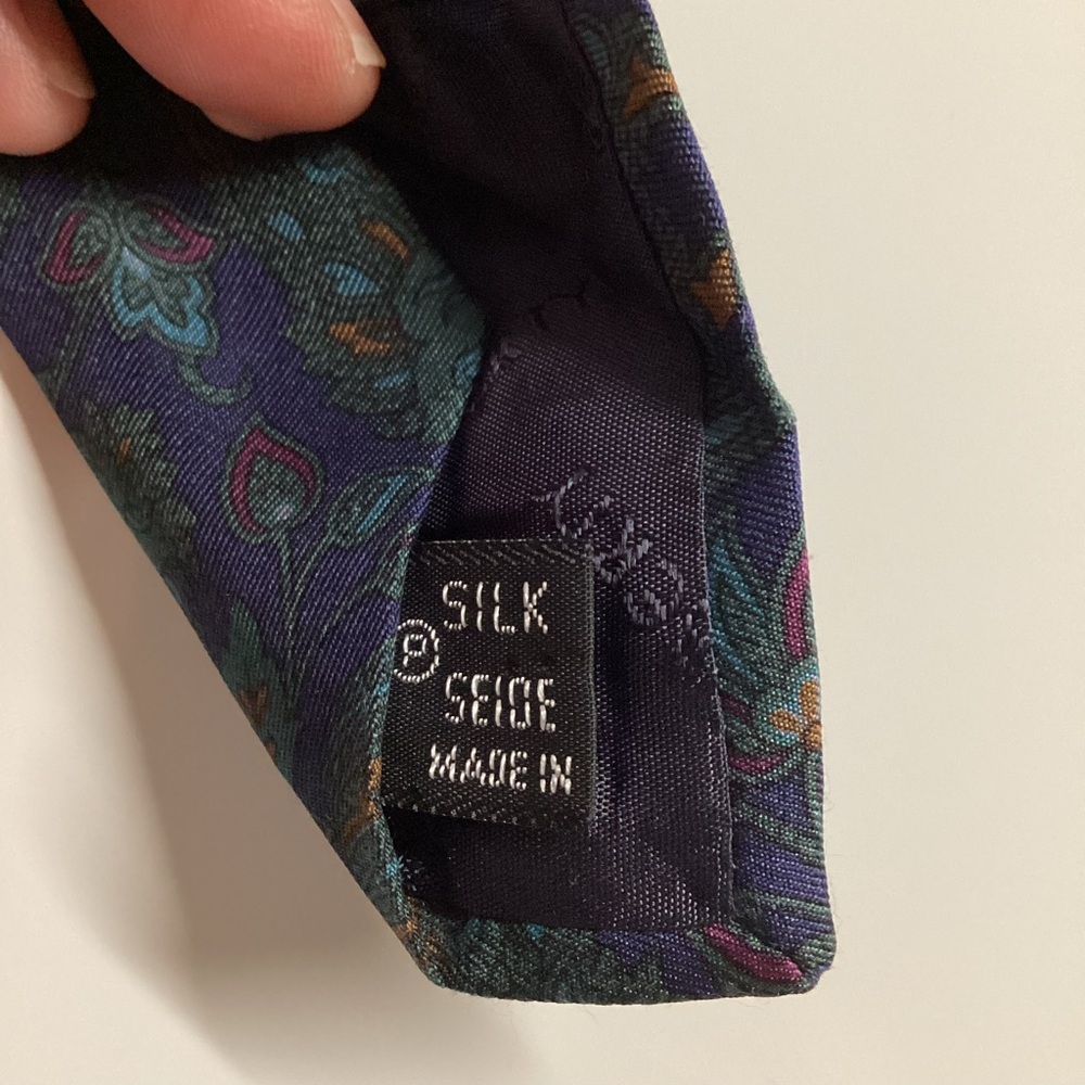 Liberty of London Navy Green Floral Lion Tie - Picture 4 of 5